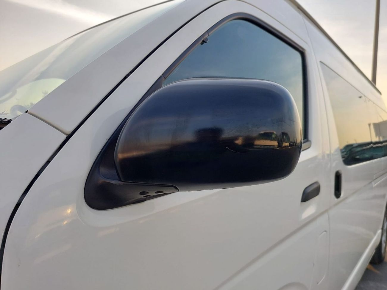 تويوتا هاياس TOYOTA HIACE COMMUTER VAN RHD 2019 MODEL 3.0 L DIESEL AUTOMATIC(PM38974)