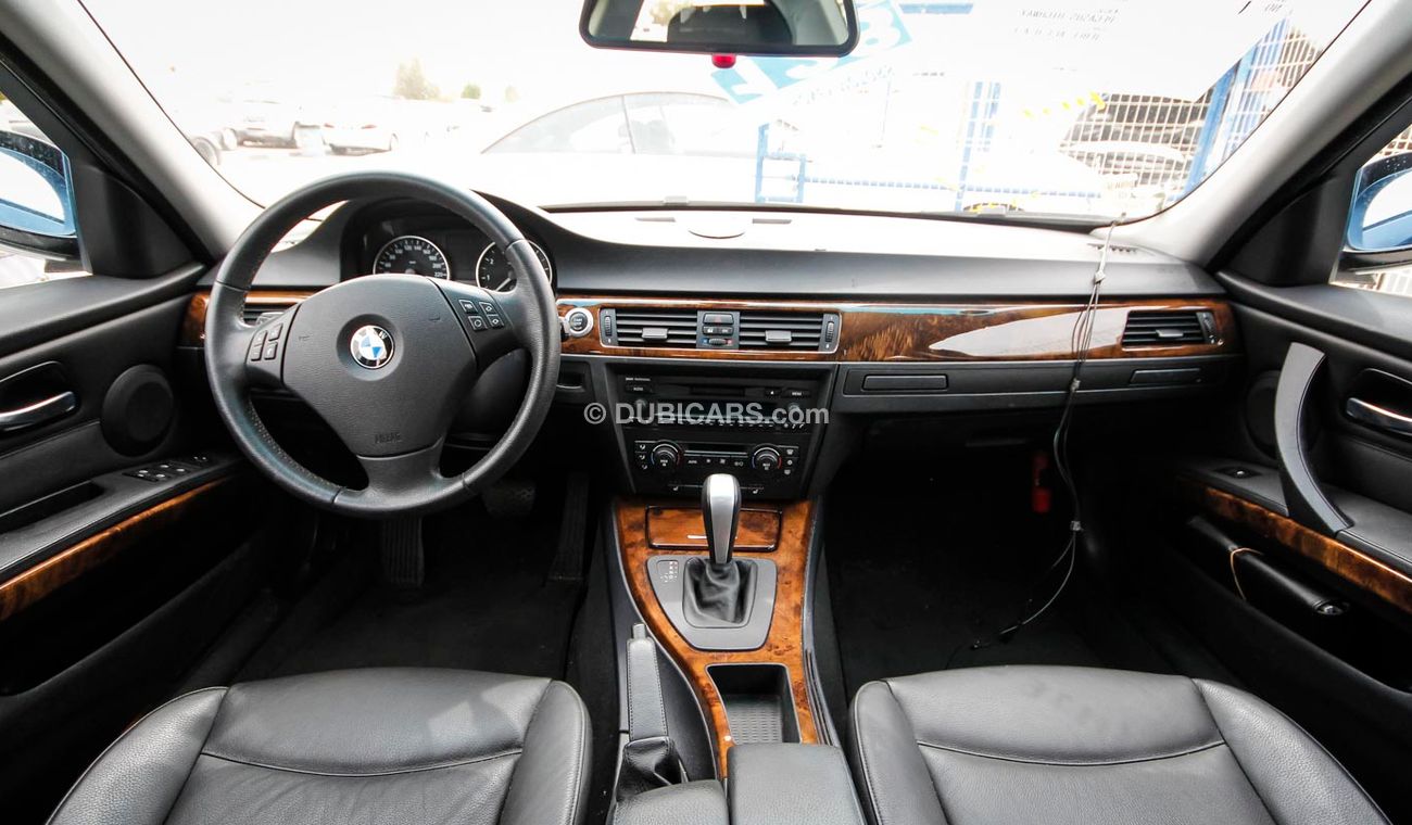 بي أم دبليو 325 i