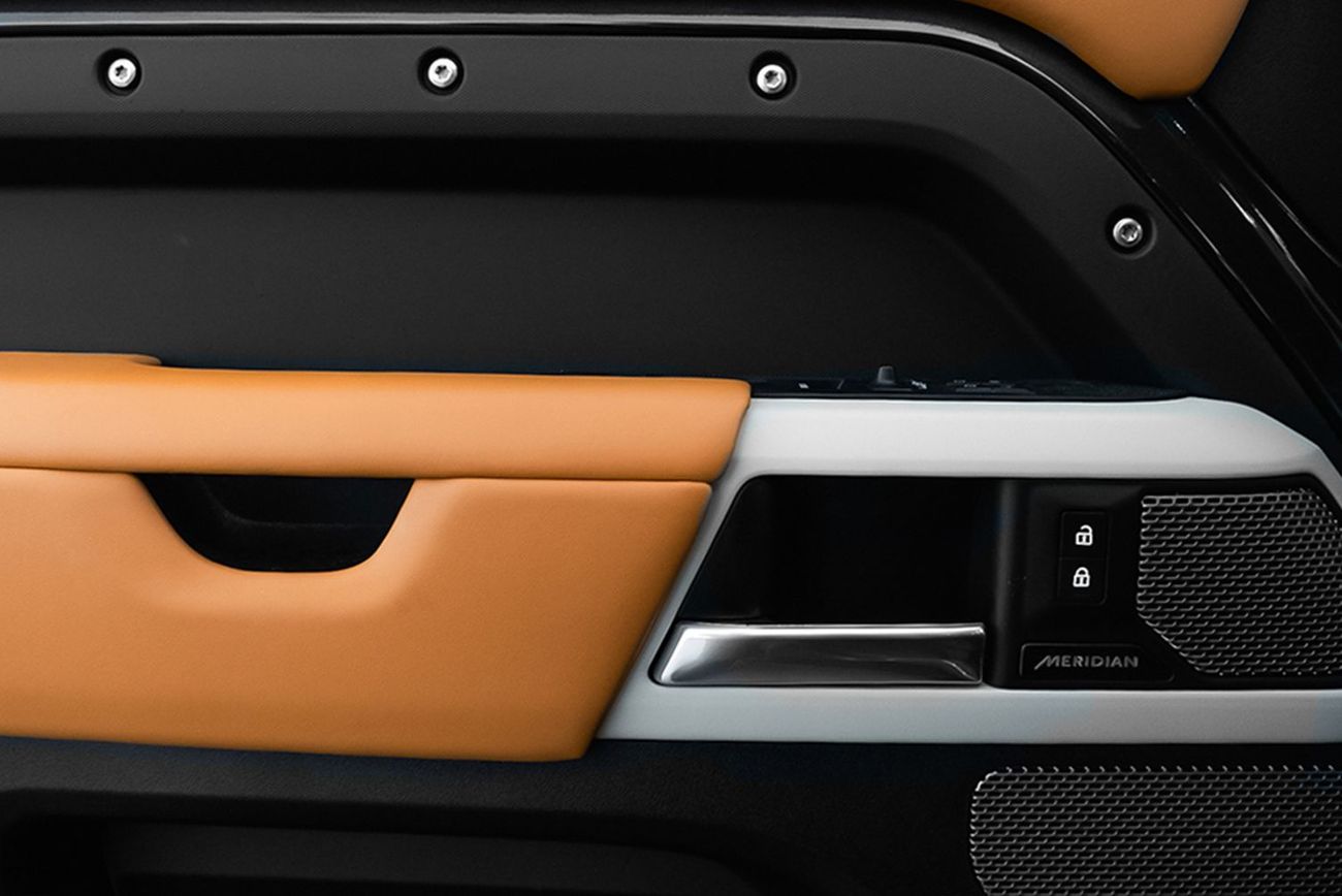 Land Rover Defender P400 110 HSE 3.0L (5 Seater)