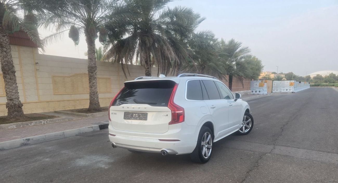 فولفو XC 90 MOMENTUM