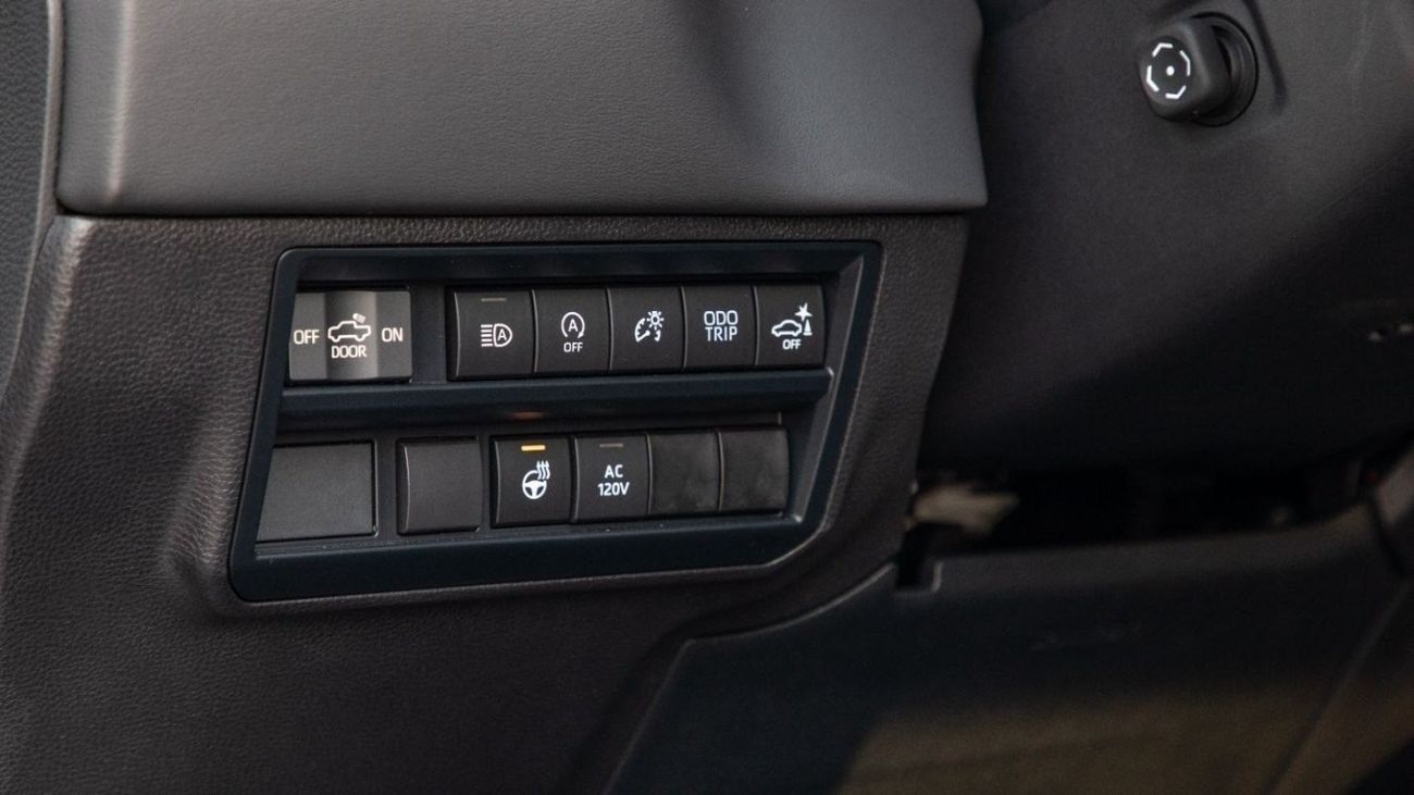 Toyota Tundra Platinum 4WD. Local Registration + 10%