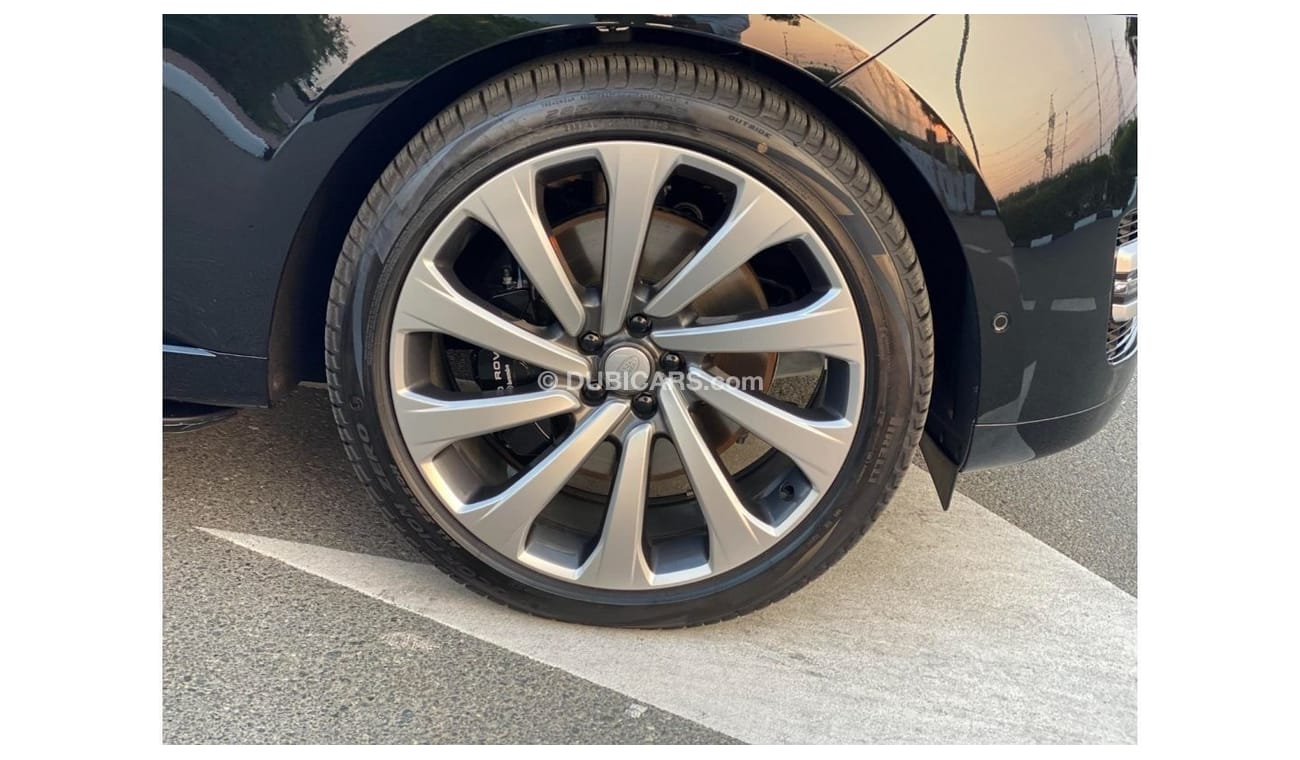 Land Rover Range Rover **2024**GCC SPEC UNDER WARRANTY AND SERVICE