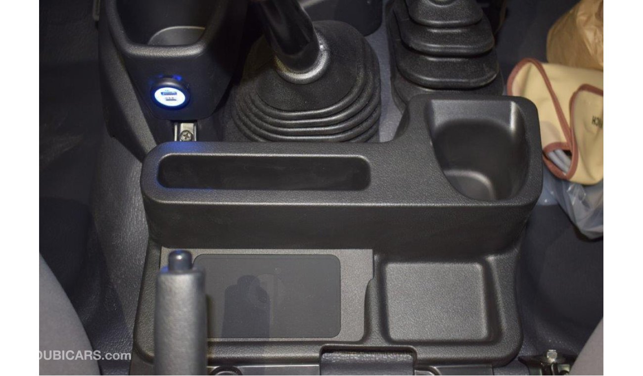 تويوتا لاند كروزر هارد توب 71 XTREME V6 4.0L PETROL 5 SEAT MANUAL TRANSMISSION