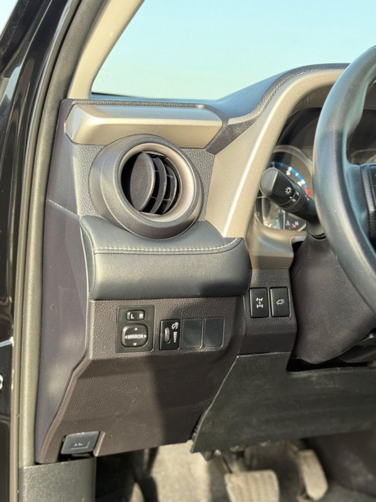 تويوتا راف ٤ GXR 2.5L XLE 4WD Sunroof,leather seats full option