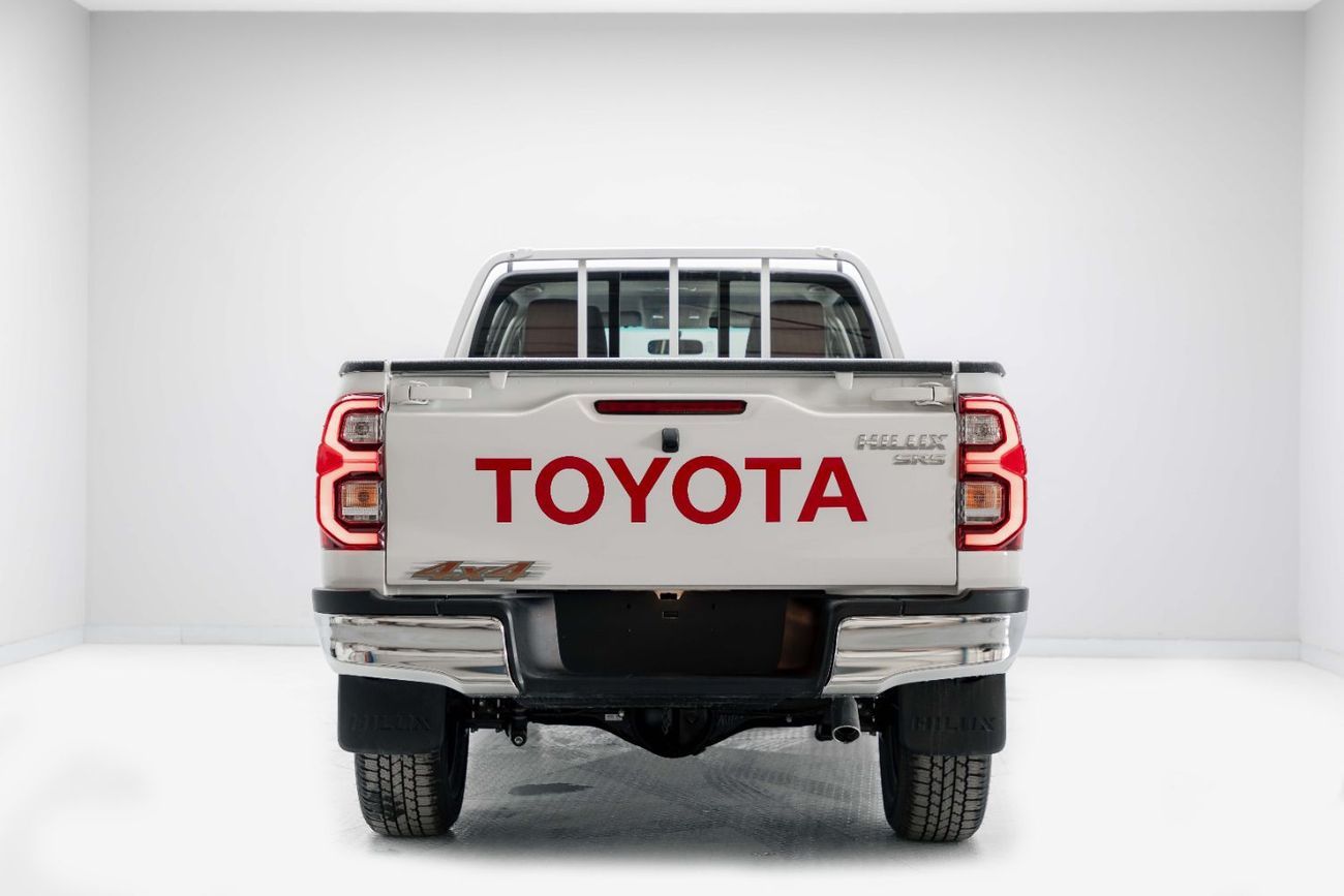 تويوتا هيلوكس 2.7L - Super White Inside Red | Export Only