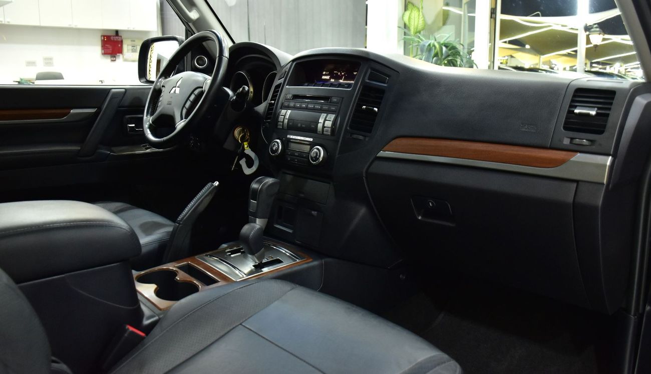 ميتسوبيشي باجيرو EXCELLENT DEAL for our Mitsubishi Pajero 3.8L GLS ( 2009 Model ) in Black Color GCC Specs