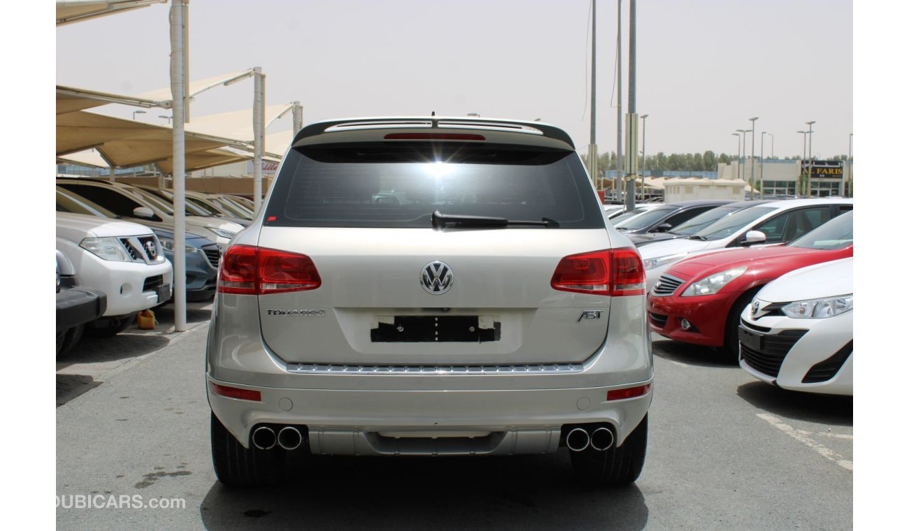 Volkswagen Touareg SEL ACCIDENTS FREE - GCC - CAR IS IN PERFECT CONDITION INSIDE OUT