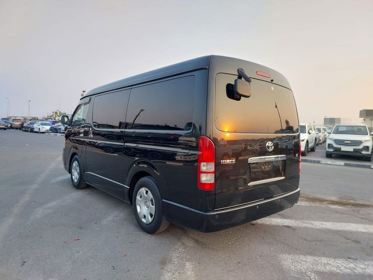 Toyota Hiace TOYOTA HIACE COMMUTER VAN RHD 2010 MODEL 2.7 L PETROL AUTOMATIC(PM19655)