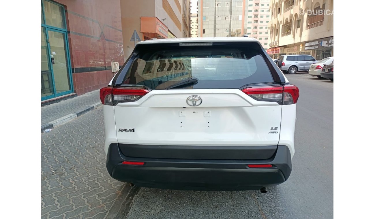 Toyota RAV4 LE