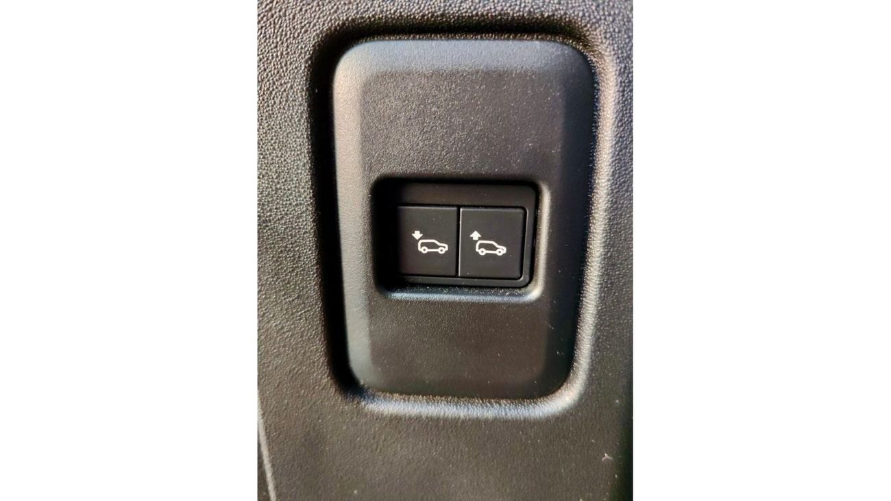 لاند روفر ديفندر P400 90 HSE Warranty one year