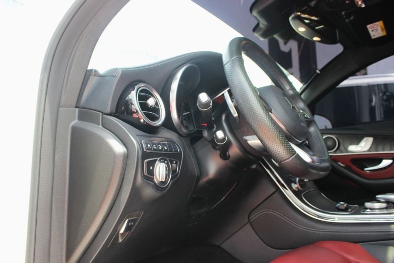 مرسيدس بنز GLC 250 4MATIC 2.0L