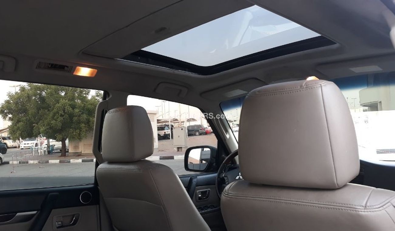 ميتسوبيشي باجيرو 2011 Gls 3.5 ltr Full options gulf specs clean car excellent condition