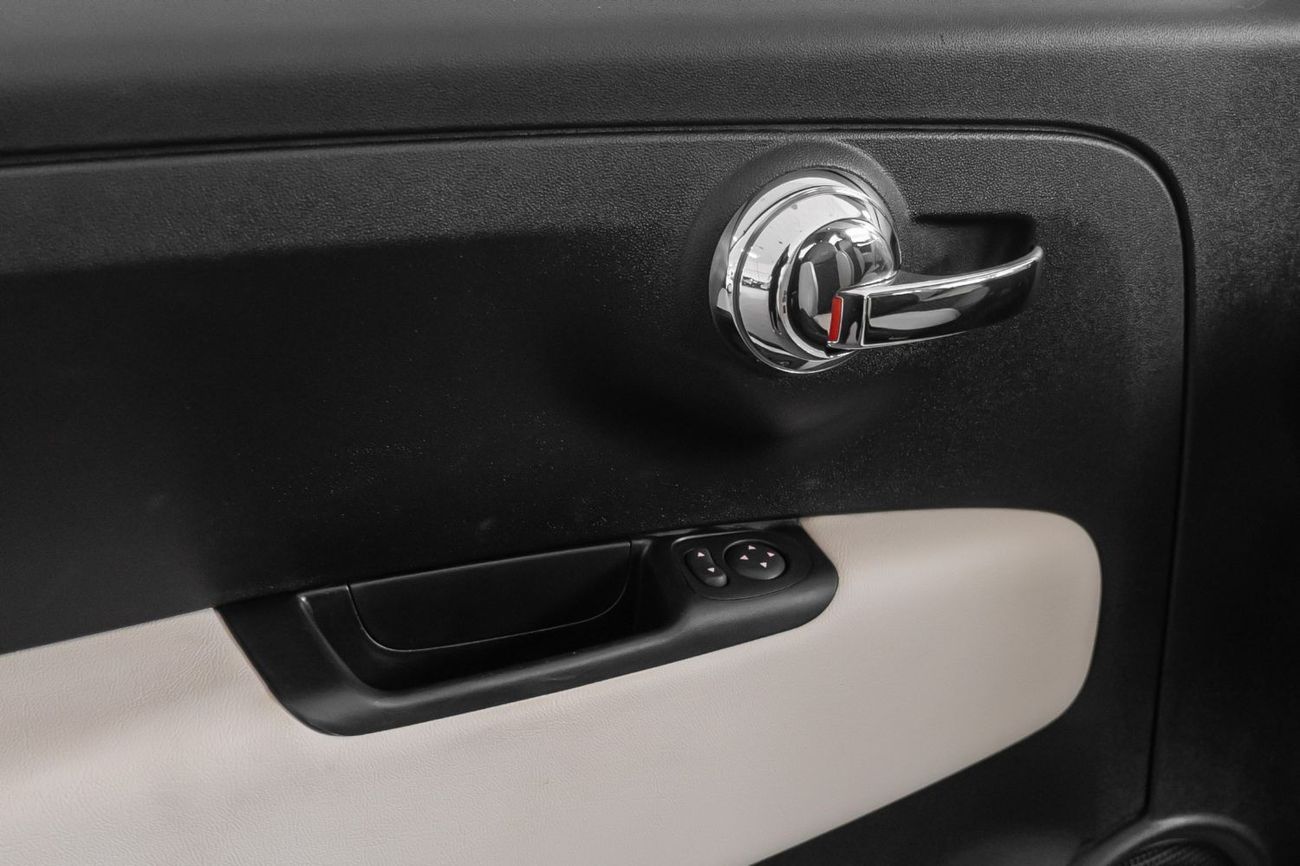 Fiat 500 2023 Fiat 500 Dolce Vita White / Full-Service History/ Dealership Warranty