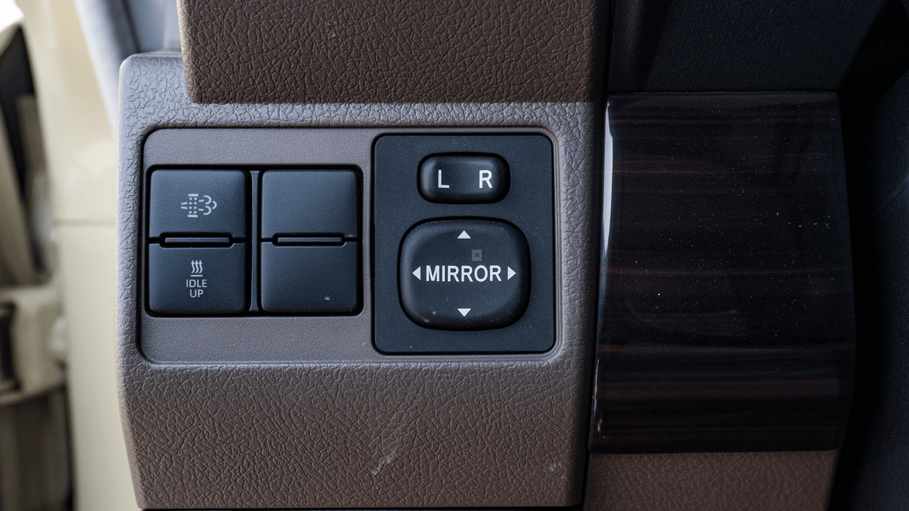 Toyota Land Cruiser Pick Up ECT0110 - Toyota LC79 SCab - 2.8L Dsl At V4 Mid Beige 2025