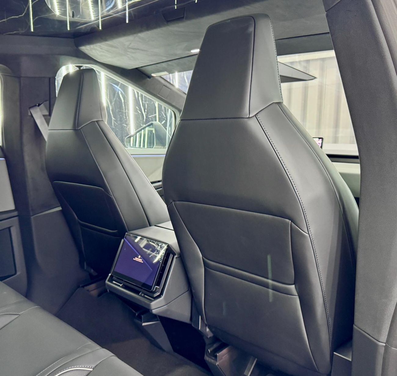 تسلا سايبرتراك Tesla Cybertruck All wheel drive,GCC,600Hp,Excellent,Low kms