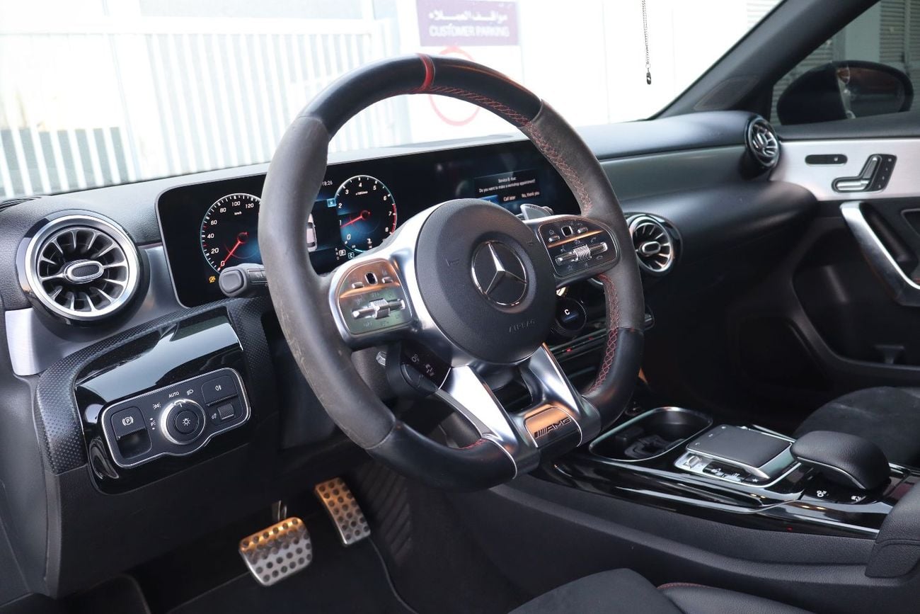 Mercedes Benz CLA35 AMG PREMIUM
