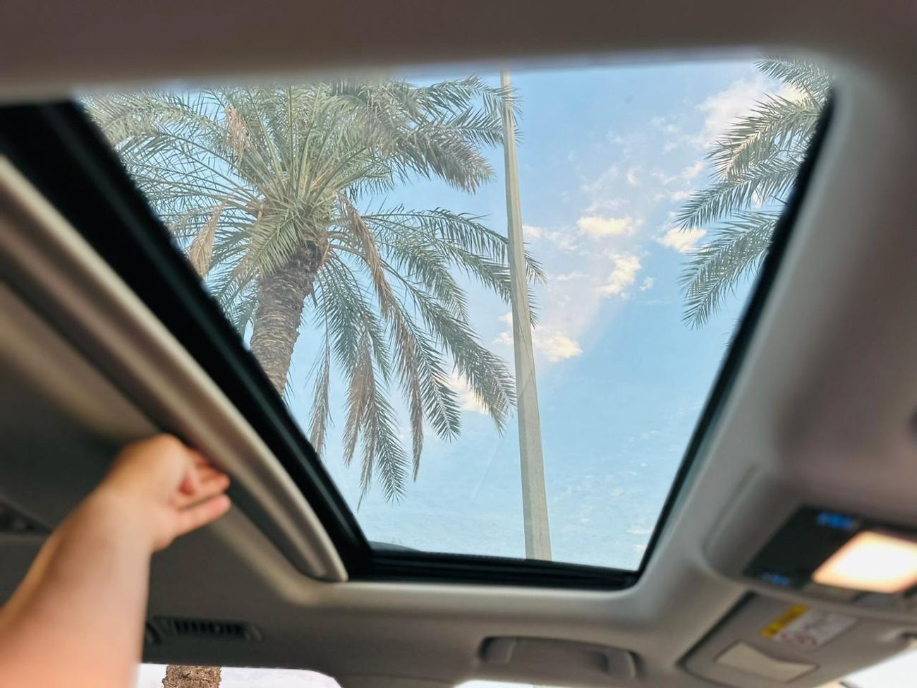 تويوتا لاند كروزر DIESEL SAHARA 4.5 LITER ,2019 MODEL ,GREY COLOR ,RIGHT HAND DRIVE