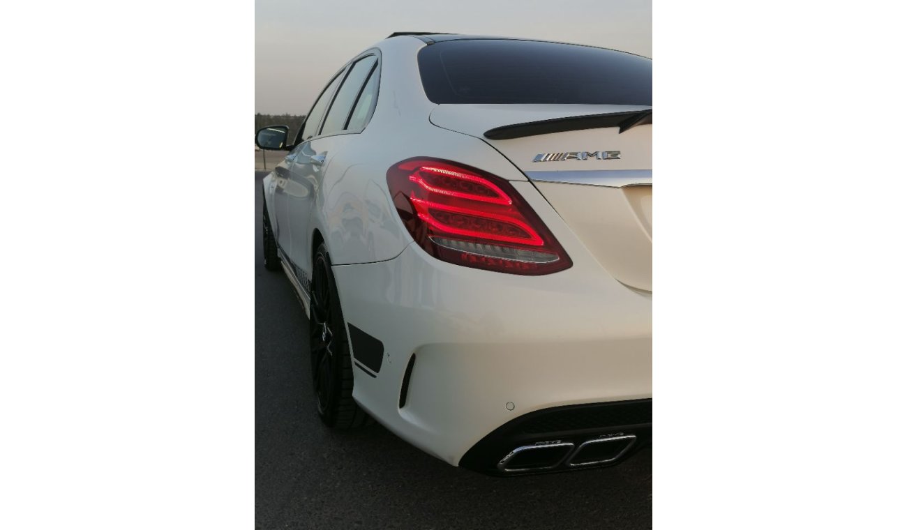 Mercedes-Benz C 63 AMG Mercedes C63s 2016 GCC Specefecation Very Clean Inside And Out Side Without Accedent No Paint