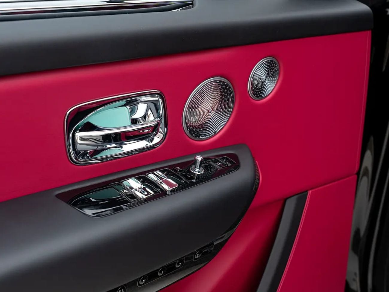 أودي RS2 Black Badge | Brand | Bespoke Interior