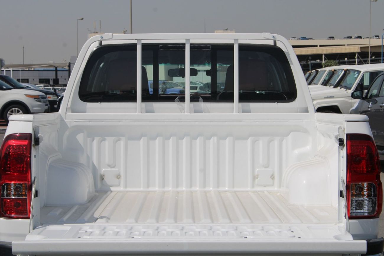 تويوتا هيلوكس TOYOTA HILUX 2.4L DIESEL 4WD DOUBLE CAB DLX-G MANUAL