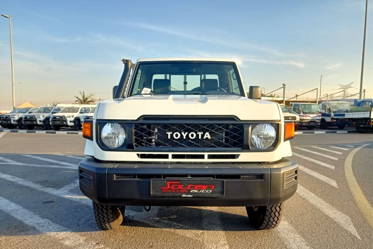 تويوتا لاند كروزر بيك آب  Diesel 4.2L 6V M/T 4*4 basic white color 2025 With No Restrictions