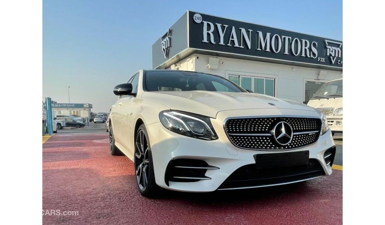 مرسيدس بنز E 53 مرسيدس بنز AMG E-53 4 ماتيك ، 3.5 لتر ، لون أبيض مع داخلي أسود ، متاح للتسجيل المحلي