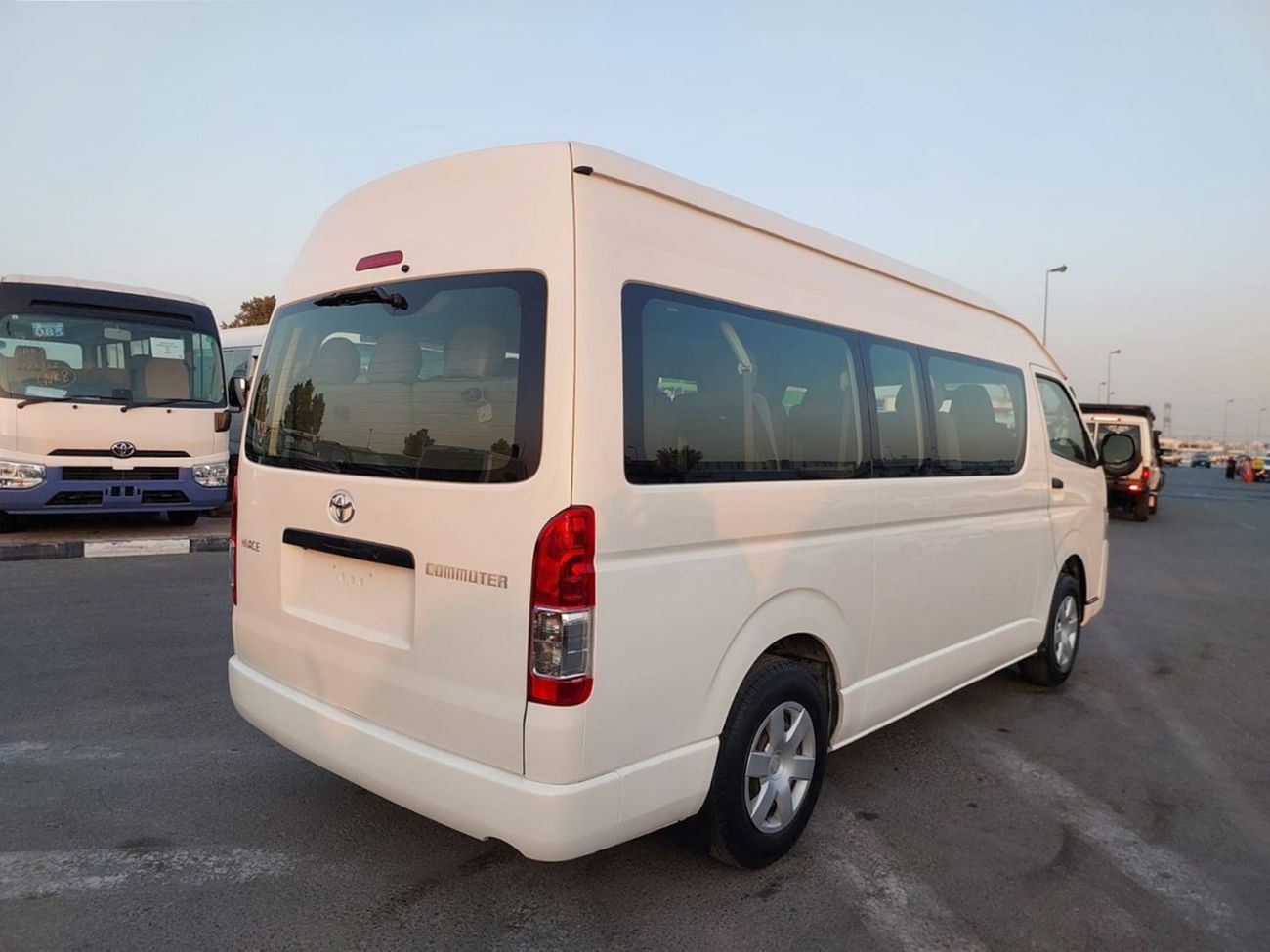 Toyota Hiace TOYOTA HIACE COMMUTER VAN RHD 2016 MODEL 3.0 L DIESEL AUTOMATIC(PM28405)