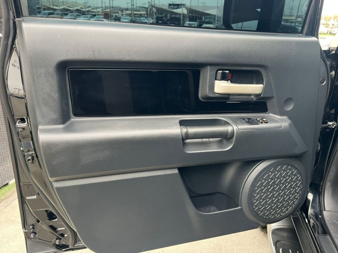 تويوتا إف جي كروزر Std 4.0L (270 HP)