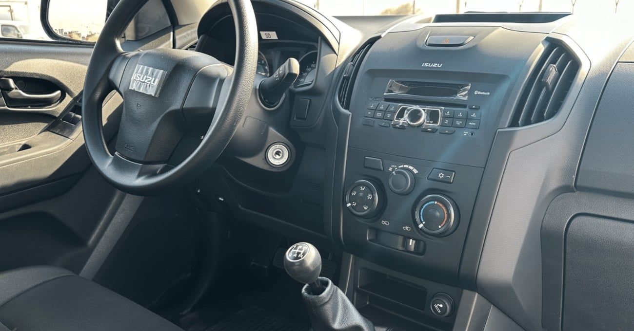إيسوزو D ماكس STD ISUZU/D-MAX/ISDM3 2.5L Diesel DC 4X4 PWR, Alloy Wheel, MT, Mid