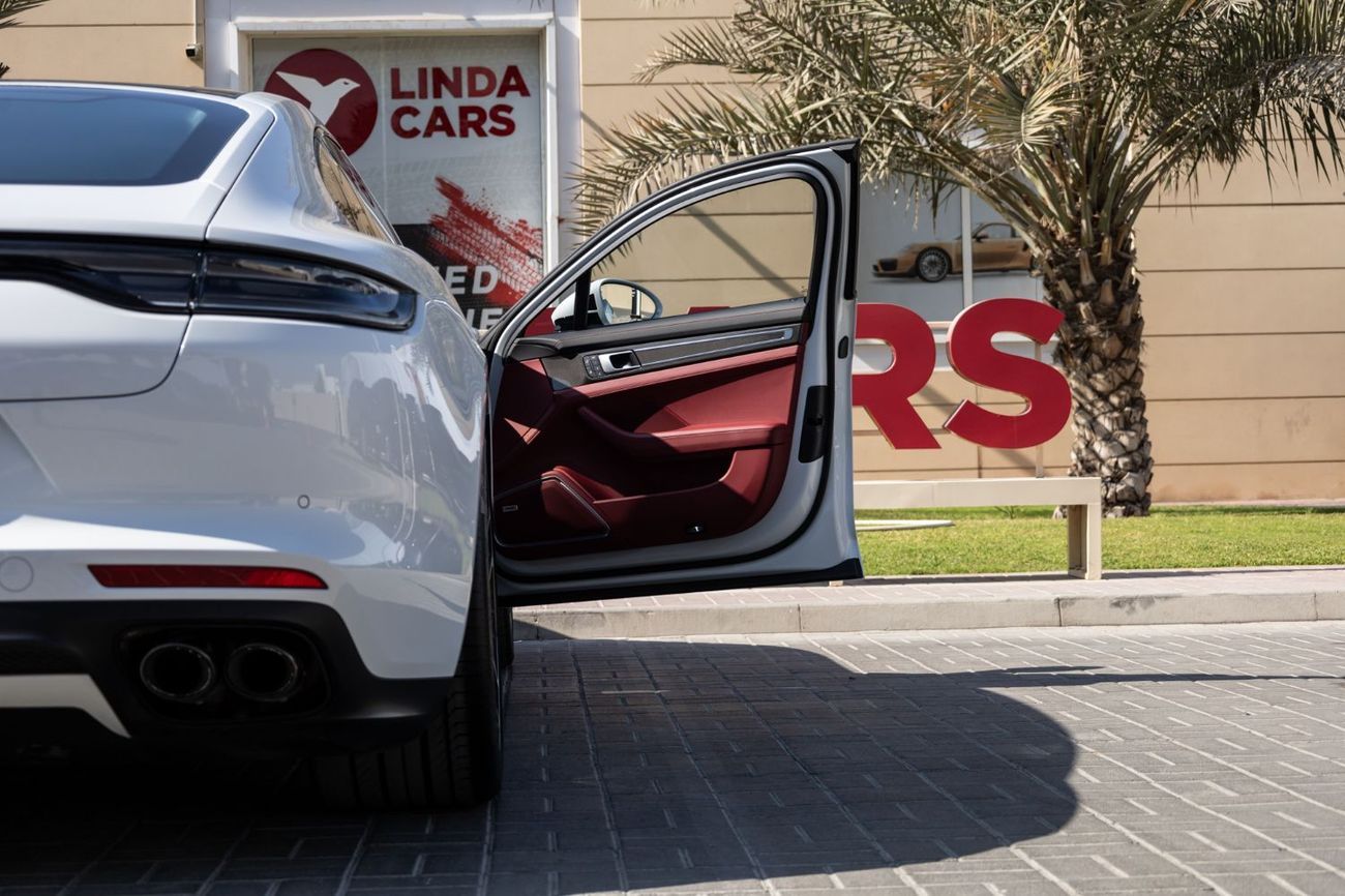 Porsche Panamera GTS 4.0L (454 HP) RWD