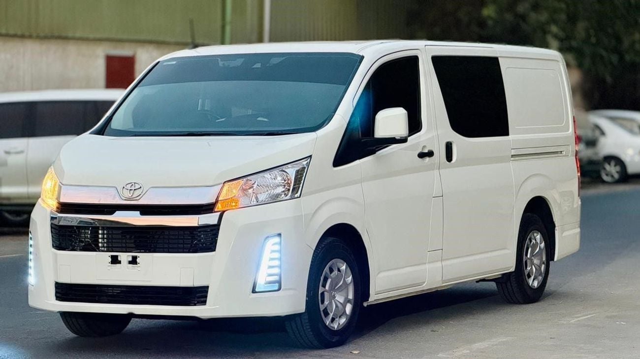 تويوتا هاياس 5 SEATER | BLIND SPOT MONITORING | AUTOMATIC TRANSMISSION | 2.8L DIESEL | STEERING CONTROL SWITCHES 