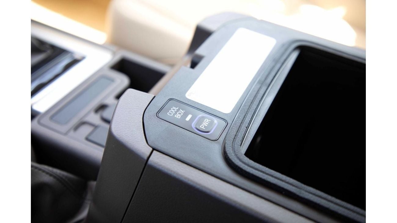 تويوتا برادو تويوتا برادو 4.0 TXL S.Dr 2023 - أسود اتيتيود من الداخل بيج | تصدير فقط