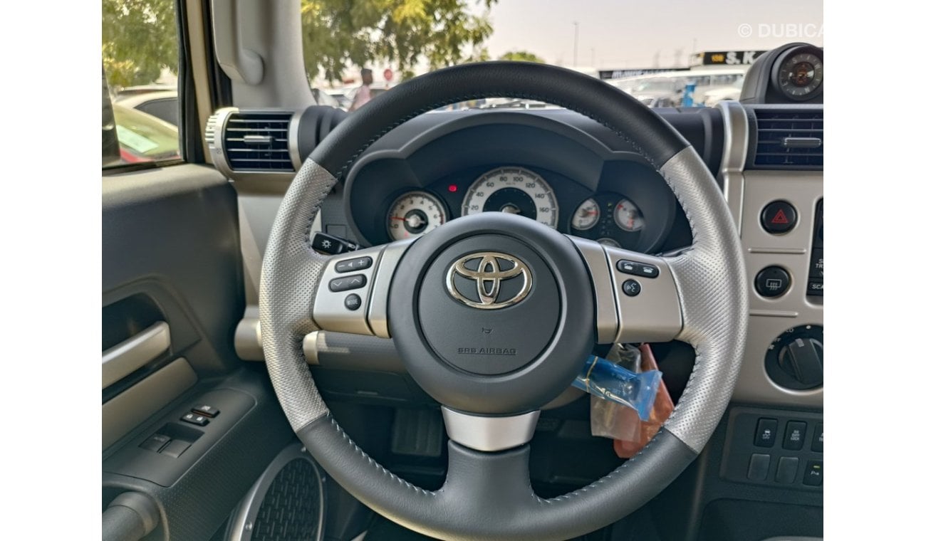 Toyota FJ Cruiser 4.0L PETROL / REAR CAMERA / DIFF LOCK / GCC SPECS / 4WD (CODE # 67859)