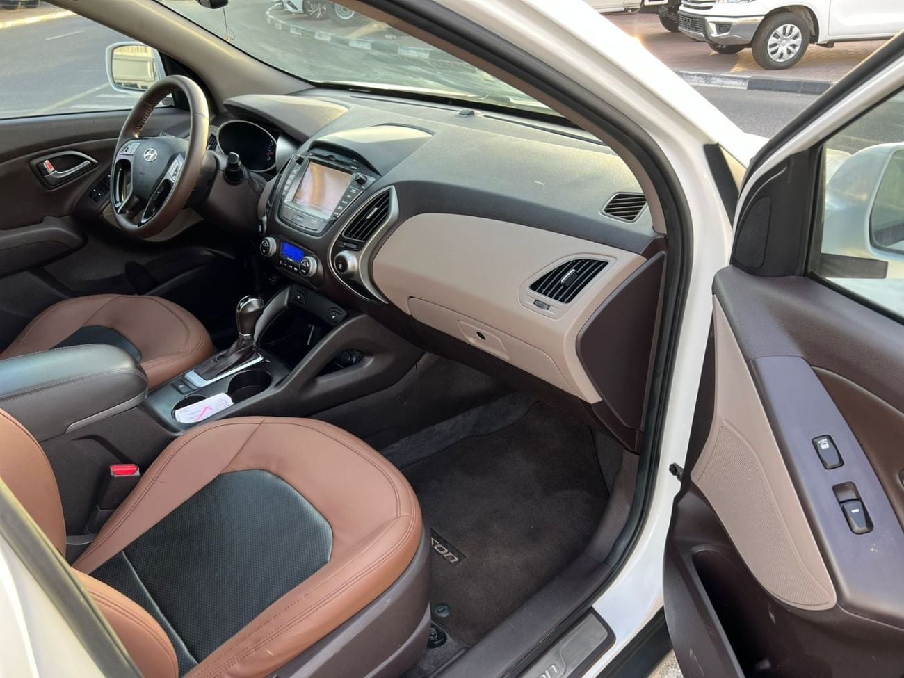 هيونداي توسون  2014 Hyundai Tucson 2.4L V4 - Rear Camera - panoramic sunroof - Leather Seats