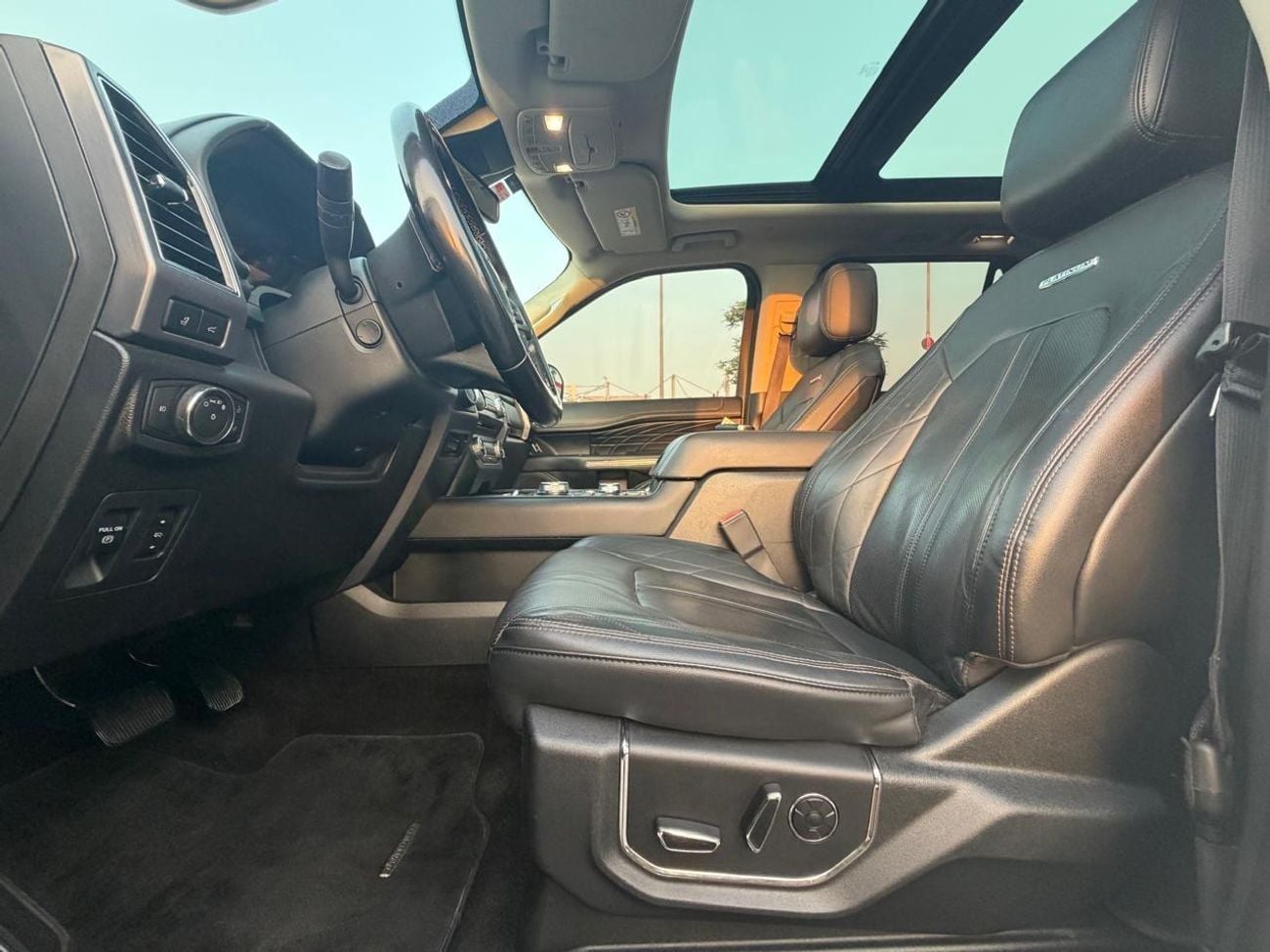 Ford Expedition PLATINUM Ford Expedition Platinum 2018 | GCC Specs | Full Option Full Service History Two Keys