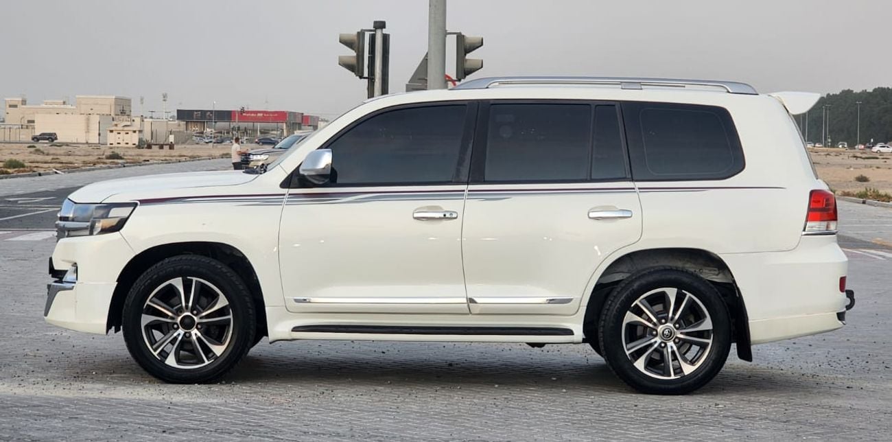 تويوتا لاند كروزر GXR V6 MODEL 2011 UPGRADE 2021