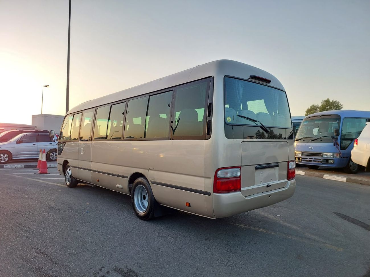 Toyota Coaster TOYOTA COASTER BUS RHD 2006 MODEL 4.0 L DIESEL AUTOMATIC(PM01152)