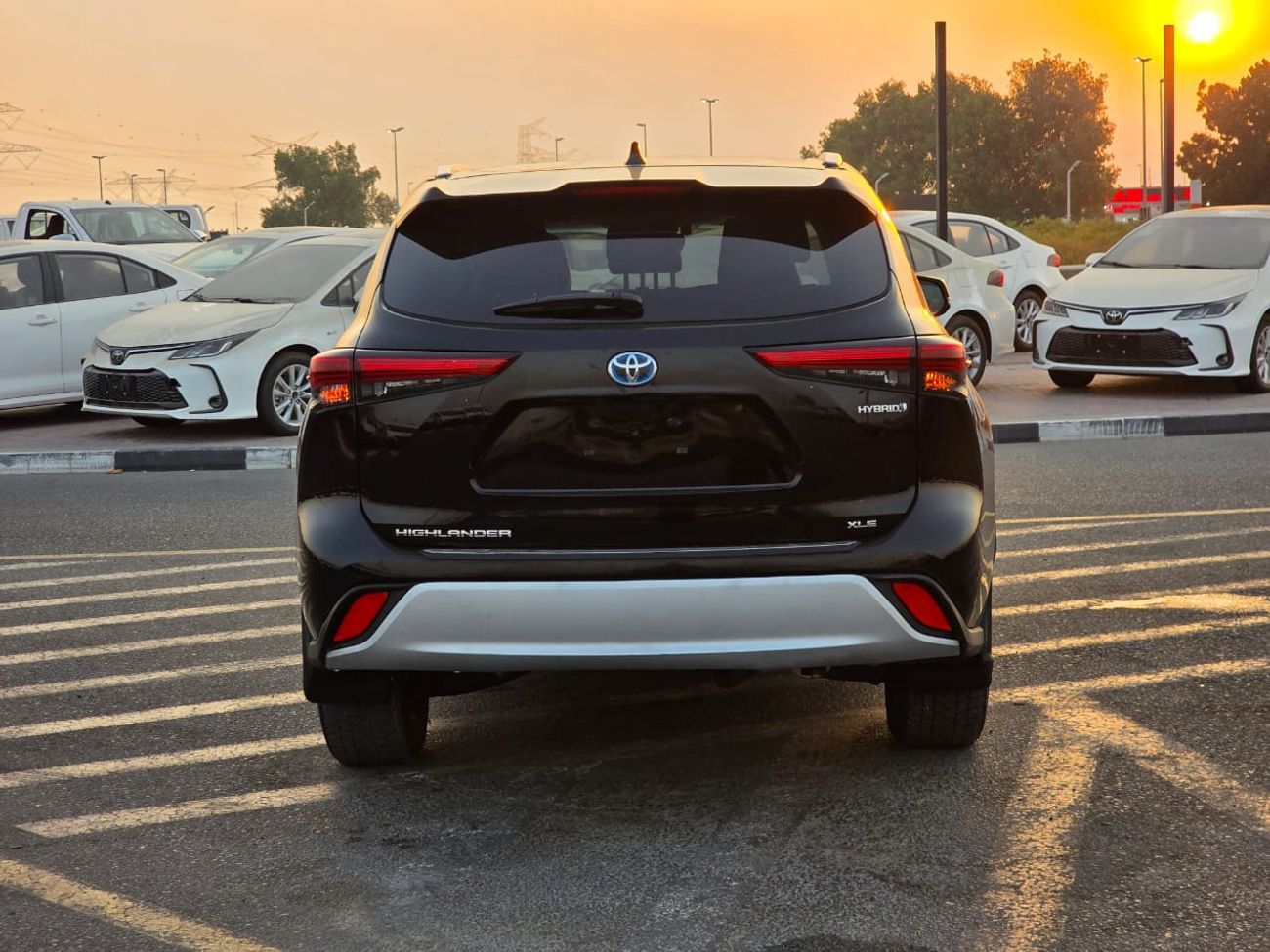 تويوتا هايلاندر 2.5L Hybrid XLE (AWD)
