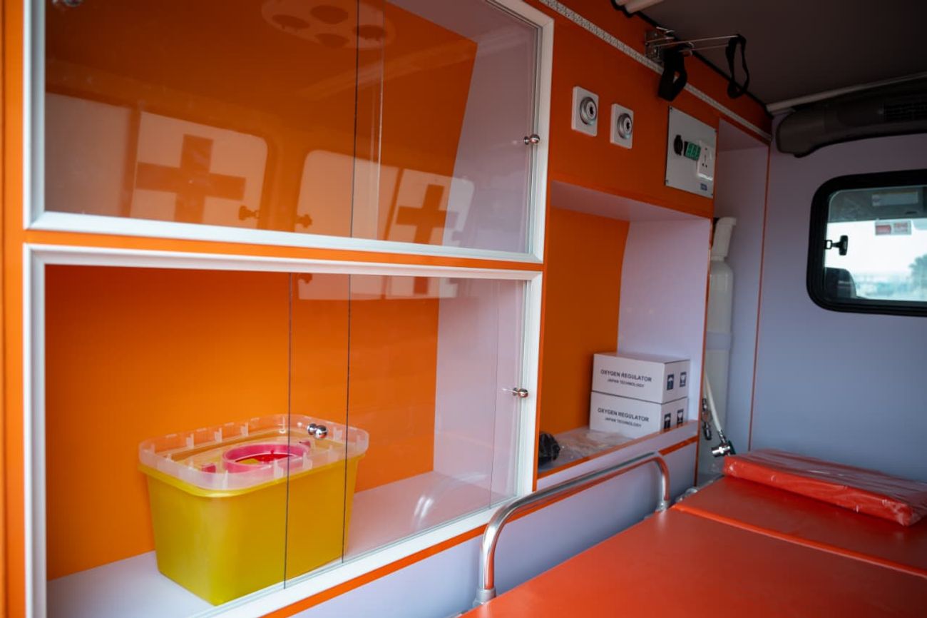 تويوتا لاند كروزر 70 LC 78 | Manual Transmission | 4.2L Diesel | 3 door | Basic Life Support Ambulance