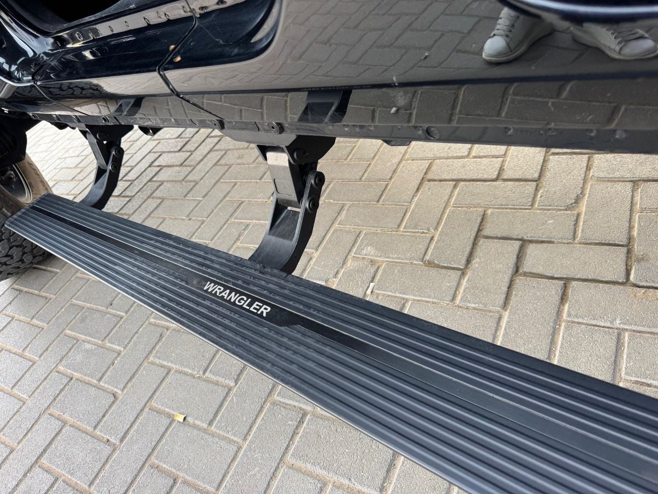 جيب رانجلر 392 / V8 6.4L / FOX ADJUSTABLE SUSPENSION / VARIABLE EXHAUST / ELECTRIC SIDE STEPS / DEFLOCK /
