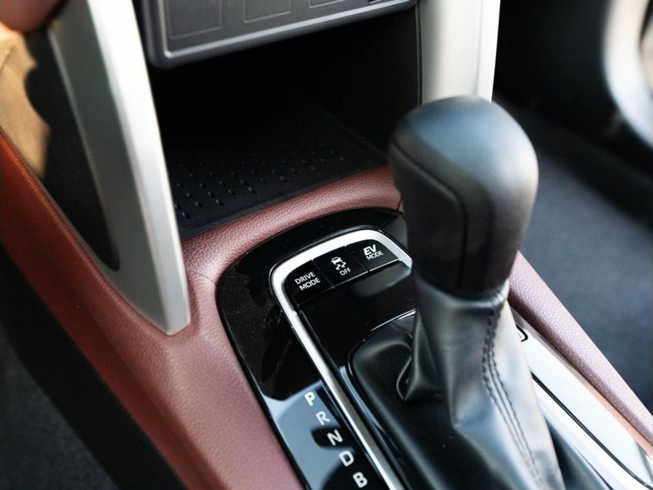 تويوتا كورولا كروس 2024 TOYOTA COROLLA CROSS 1.8 Hybrid MID - GREY METTALIC inside RED | Export Only