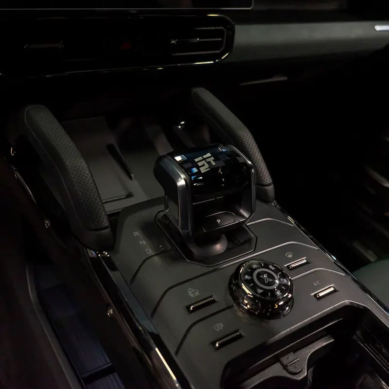 Jetour T2 Luxury 2,299 pm • 0% Downpayment • • 1 Year Warranty