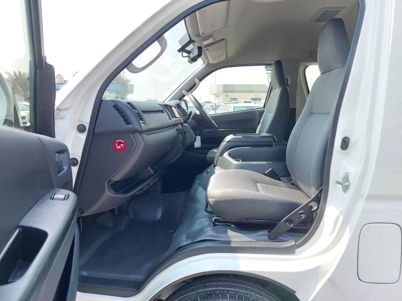 Toyota Hiace TOYOTA HIACE COMMUTER VAN RHD 2017 MODEL 2.7 L PETROL AUTOMATIC(PM77975)