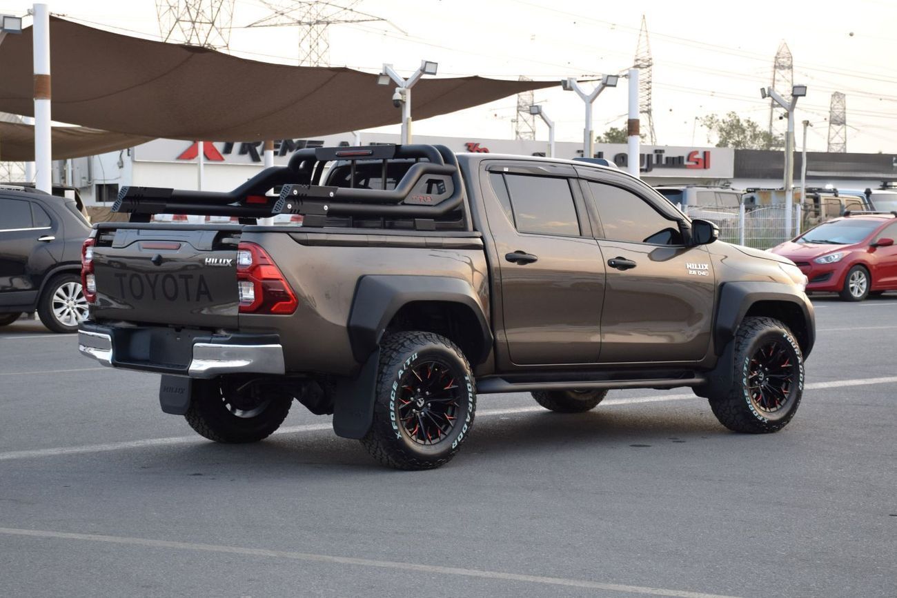 تويوتا هيلوكس 4X4 Diesel 2.8L (Right Hand)