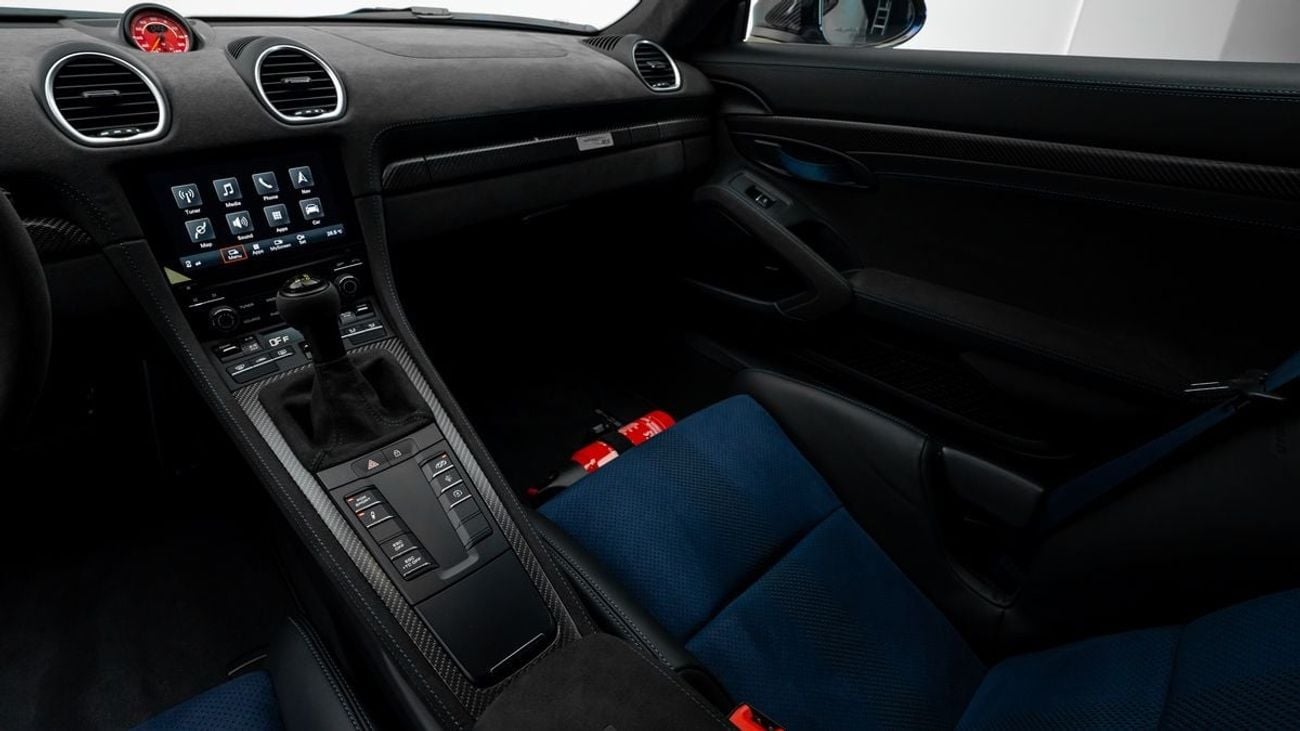 بورش كايمان GT4 RS Weissach - 2022 - GCC Specs - Under Warranty