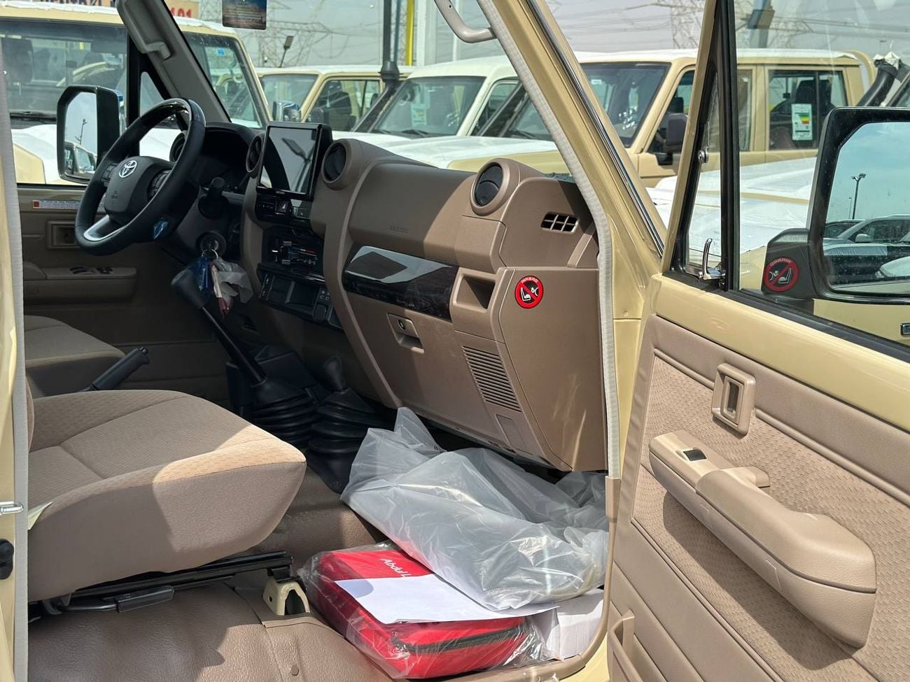 تويوتا لاند كروزر بيك آب LC79، محرك 2.8 لتر ديزل، ناقل حركة يدوي // 2026 // فئة عالية مع رادار، قفل تفاضلي، مشغل DVD وكاميرا 