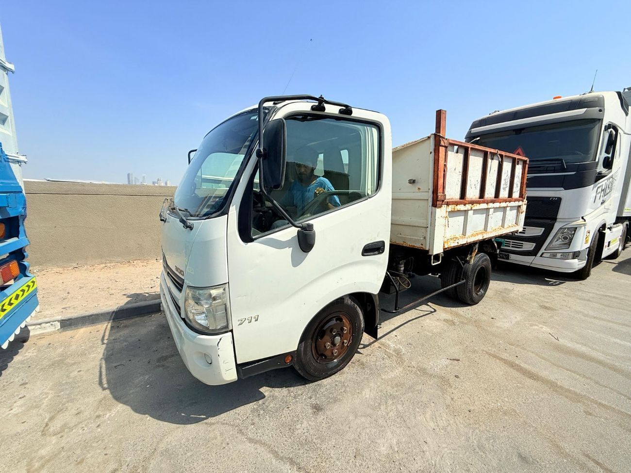 Hino 300 Original tipper / Gcc