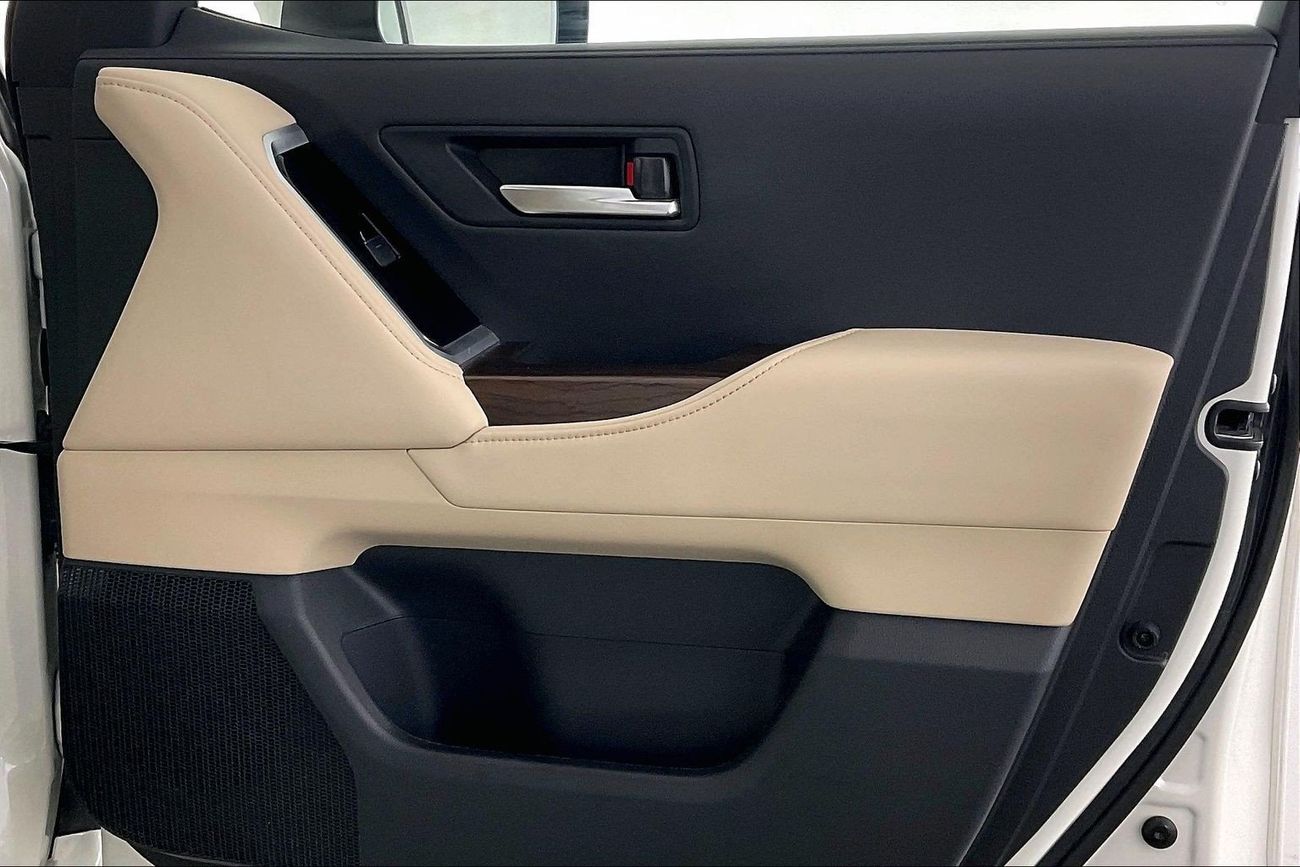 تويوتا لاند كروزر GXR | National Day Celebration | شامل الضمان | 0 ﺪﻔﻋﺓ ﺃﻮﻟﻯ