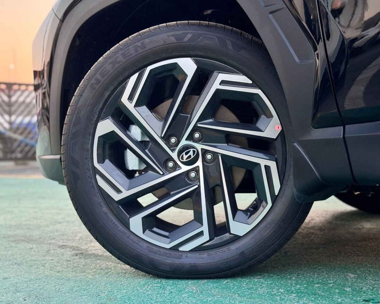 هيونداي توسون HYUNDAI TUCSON 1.6T - 2027 MODEL - GCC SPECS - BLACK COLOR