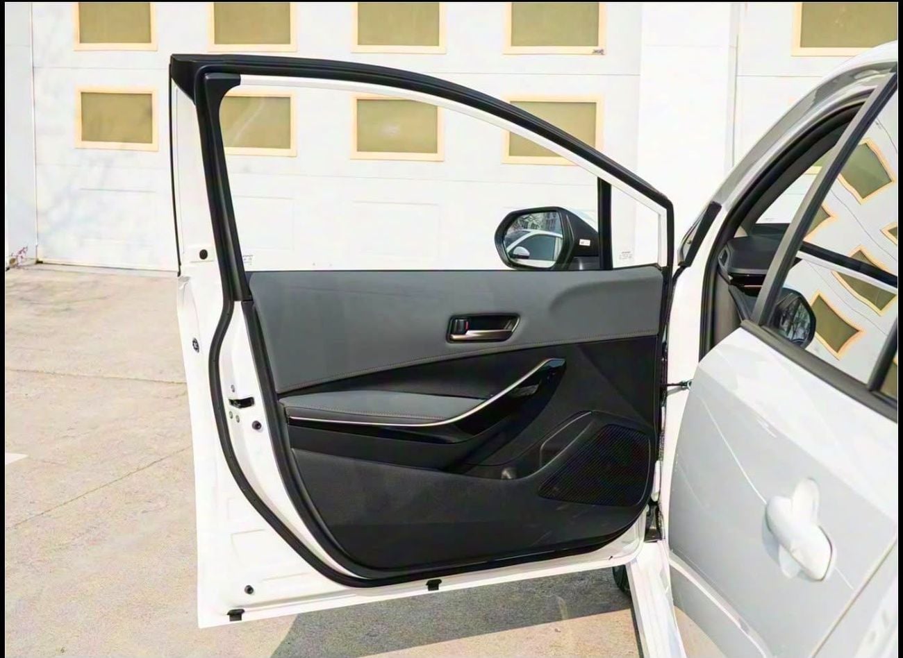 تويوتا كورولا XLI HEV elite full option 1.8 hybrid ready stock